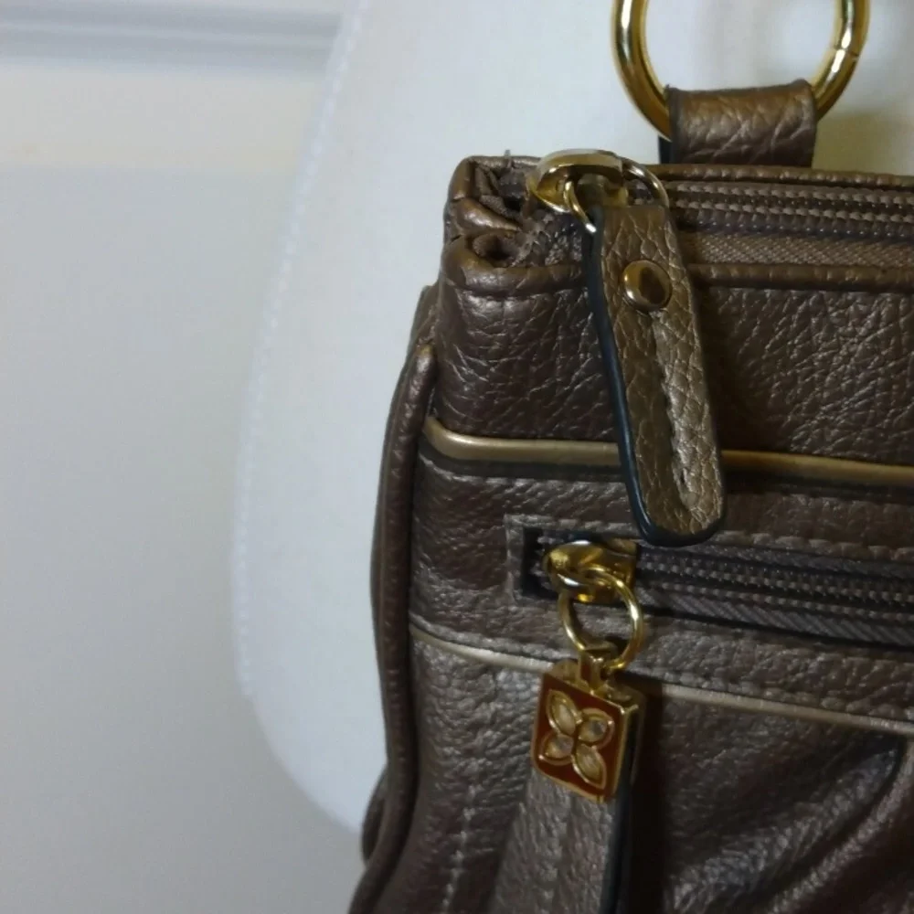 Relic pebbled leather-look metallic crossbody bag, gold tone trim, NWOT